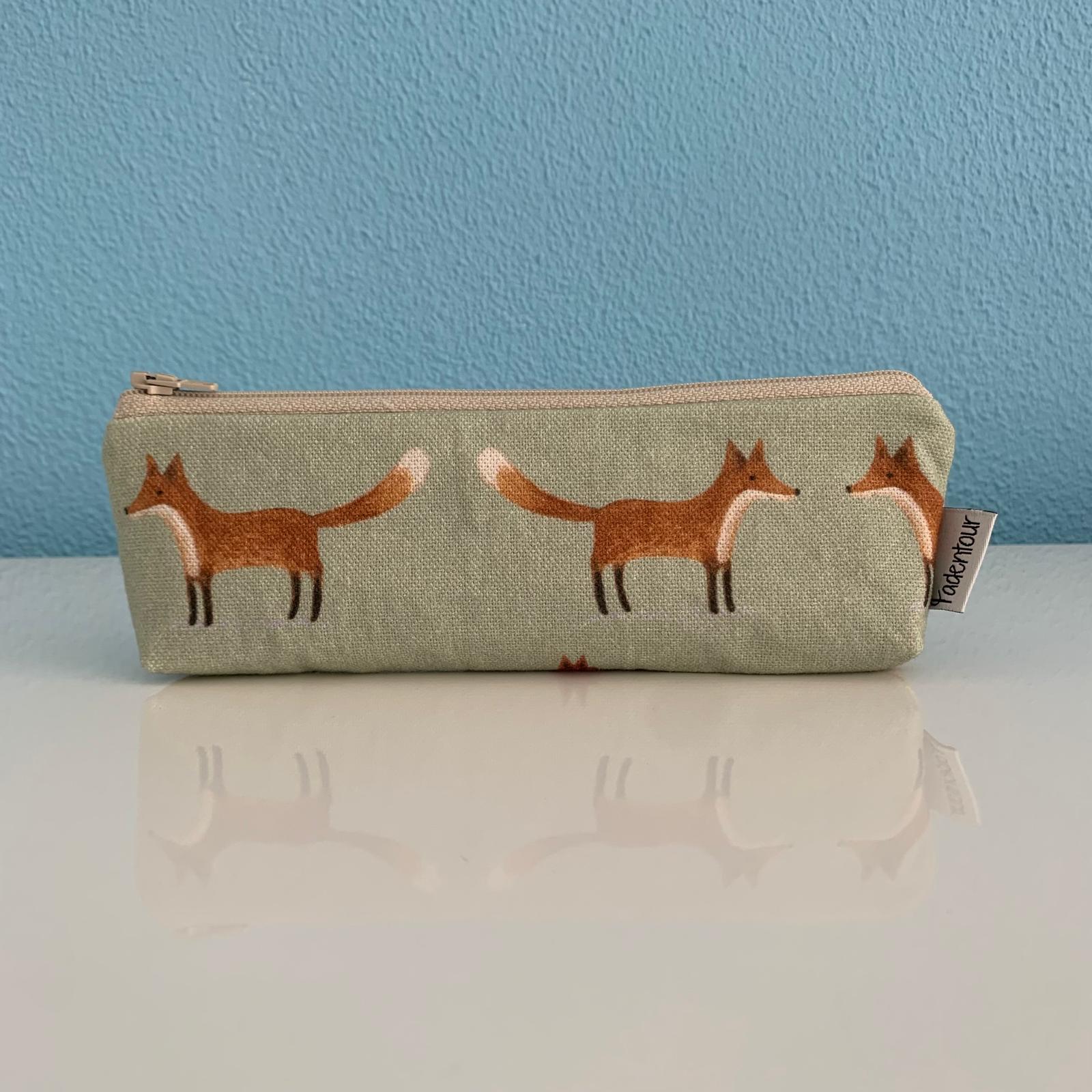 Stiftetui mit Fuchsstoff